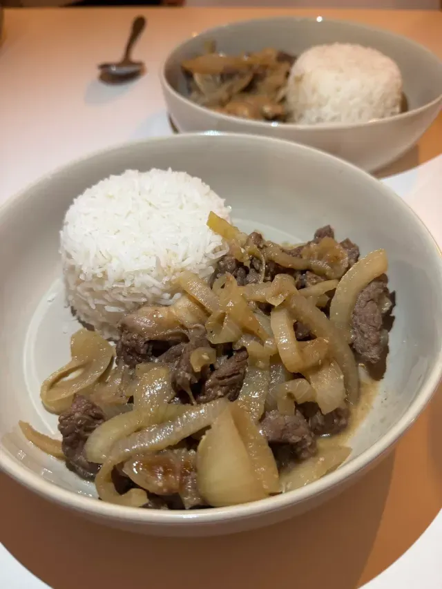 Boeuf aux oignons — viande