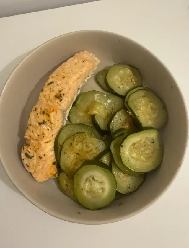 Saumon et courgettes vapeur — healthy
